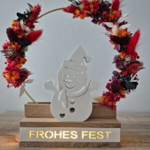 Stehender Blumenkranz zu Weihnachten Schneemann Frohes Fest beleuchtbar mit Licht